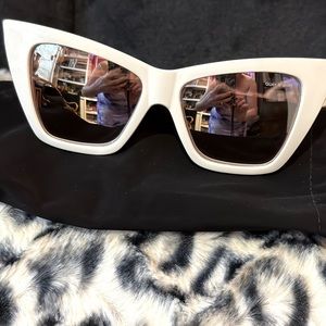 White QUAY Cat-eye sunglasses